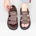 Ciemnobrązowy