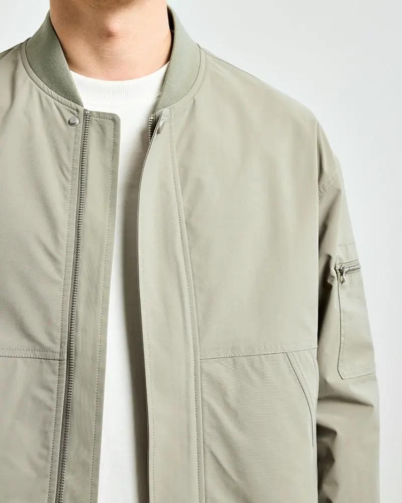 Minimalistyczna kurtka bomber