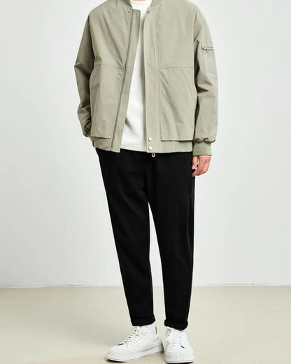 Minimalistyczna kurtka bomber