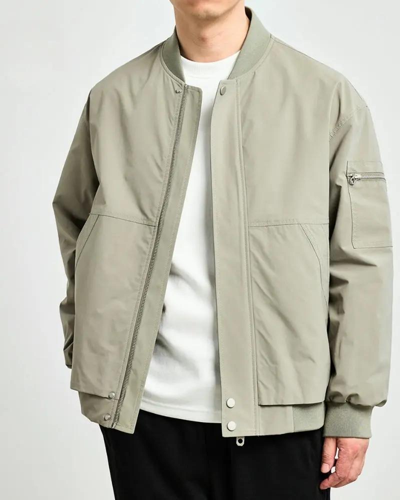 Minimalistyczna kurtka bomber